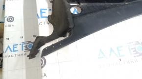 The plastic windshield wiper grille on an Audi Q7 2016-2019 is torn.
