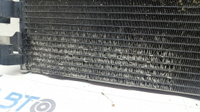 The air conditioning radiator condenser of the Audi Q3 83A 19-22 2.0T has fallen out of the honeycomb.