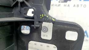 The Audi Q3 83A 19-25 radiator panel mount is broken.