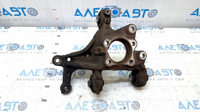 The rear left axle of a Toyota Prius 50 19-22 AWD is rusty.