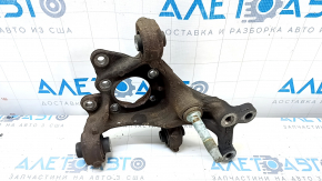 The rear left axle of a Toyota Prius 50 19-22 AWD is rusty.