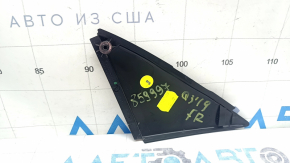 Triangle plug for the front right door of an Audi Q3 83A 19-25, glossy black, scratches
