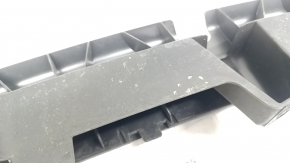 The rear bumper mount, central upper, for the Audi Q7 16-19, is broken.