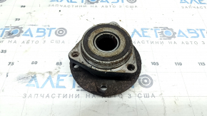 The rear left hub of an Audi Q3 83A 19-25 AWD is rusty.