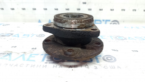 The rear left hub of an Audi Q3 83A 19-25 AWD is rusty.