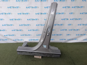 The central left body pillar of the Mercedes W167 GLE 350 450 20-24 was sawed off.