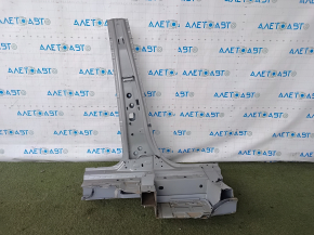 The central left body pillar of the Mercedes W167 GLE 350 450 20-24 was sawed off.