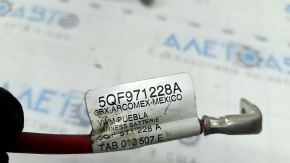 Positive terminal of the Audi Q3 83A battery, 19-25
