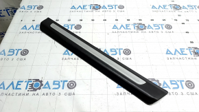 Front right outer door sill trim for Audi Q7 16-25, black with chrome, worn, scratches on chrome, worn