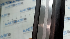 Front right outer door sill trim for Audi Q7 16-25, black with chrome, worn, scratches on chrome, worn