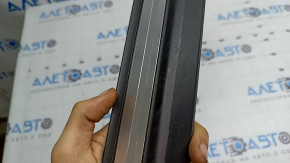 Front right outer door sill trim for Audi Q7 16-25, black with chrome, worn, scratches on chrome, worn