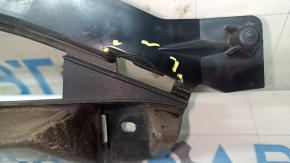 The lower grille of the front bumper of the Audi Q7 16-19 is cracked, the fastening is broken, it is dented