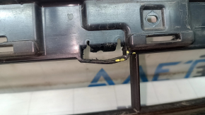 The lower grille of the front bumper of the Audi Q7 16-19 is cracked, the fastening is broken, it is dented