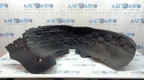 The rear right fender liner of an Audi Q7 16-19 has a broken mount.