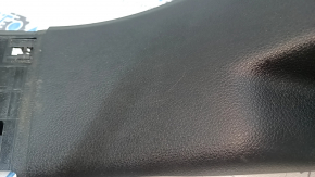 Audi Q7 16-25 black, worn lower right rear pillar trim