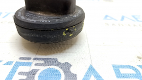 The fuel filler cap of the Mercedes W213 E 17-23 has a broken fastener.