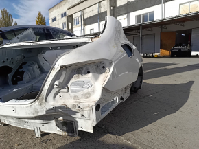 Mercedes W213 E 300/350 17-23 rear right quarter wing on the body, white