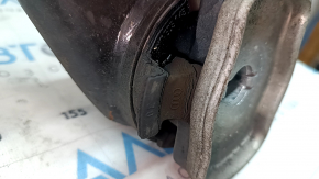 The rear subframe of the Audi Q7 16-25 is torn.