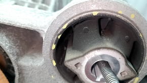 The rear differential gearbox of the Audi Q7 16-25 107k is torn.