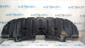 The front bumper guard of the Toyota Highlander 20-22 is worn and torn.