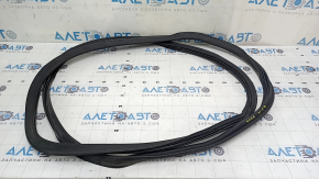 The rubber seal for the Audi Q7 16-25 trunk door is worn out.