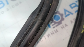 The rubber seal for the Audi Q7 16-25 trunk door is worn out.