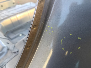 Left center body pillar Chrysler Pacifica 17-24 on the body