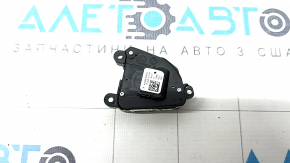 The steering wheel control buttons on the left Mercedes W213 E 17-20 are black, the button coating has peeled off.