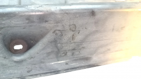 The right door sill protection for an Audi Q7 16-25 is worn.