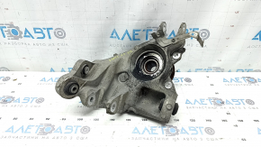 The axle shaft with the rear right hub of the Jaguar F-Pace X761 17-21 is torn. The dust boot is torn.
