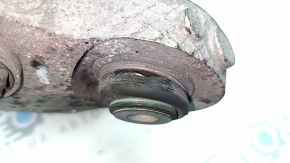 The axle shaft with the rear right hub of the Jaguar F-Pace X761 17-21 is torn. The dust boot is torn.