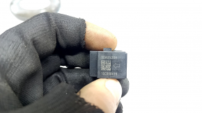 Microphone in the ceiling of the Toyota Highlander 20-22