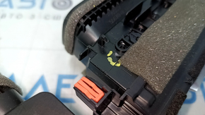 The Toyota Highlander 20-25's central dashboard air vent has a broken mount.