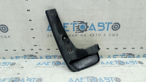 The front right mudguard of a Toyota Highlander 20-25 is torn and worn.