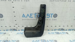 The front right mudguard of a Toyota Highlander 20-25 is torn and worn.