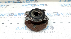 The front left hub of a Toyota Highlander 20-25 is rusty.