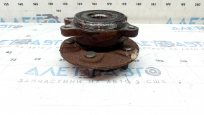 The front left hub of a Toyota Highlander 20-25 is rusty.