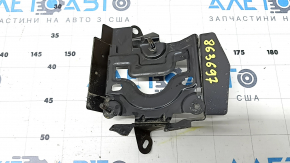 The BSM blind spot sensor bracket, right, for Toyota Sienna 21-25, is dented.