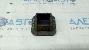 The towbar plug on a Toyota Highlander 20-24 is dented.