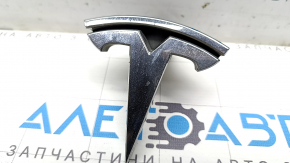 Tesla Model X 16-21 front grill emblem cracks, sand