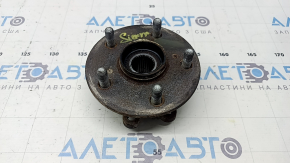 The front left hub of a Toyota Sienna 21-25 is rusty.