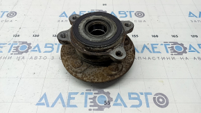 The front right hub of a Toyota Sienna 21-25 is rusty.