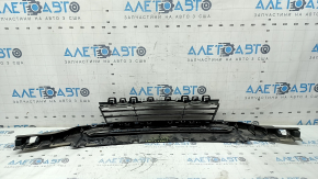 The front lower bumper grille of a BMW 3 F30 16-18 is broken, the fasteners are broken, and there are scratches.
