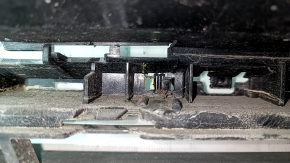 The front lower bumper grille of a BMW 3 F30 16-18 is broken, the fasteners are broken, and there are scratches.