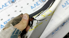 The upper radiator grille cover of the Mazda 6 18-21 is broken, the fasteners are broken