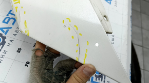 The upper radiator grille cover of the Mazda 6 18-21 is broken, the fasteners are broken