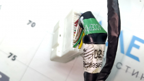Tesla Model X 16-21 driver's seat wiring has a broken connector