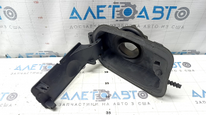 The fuel filler flap housing of a BMW 5 F10 11-16 has a broken latch and a torn seal.