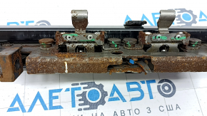 2nd row rear right outer seat guide, corrosion, Toyota Sienna 21-25