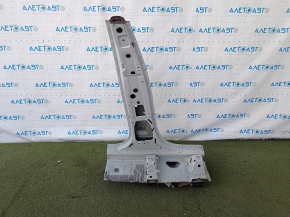 The central left body pillar of the BMW X7 G07 19-24 was sawed off.
